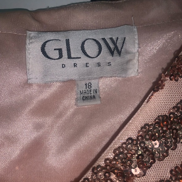 Selling this beautiful gold dress. Size 18 worn once - Picture 5 of 7